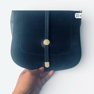 Kenneth Cole Reaction Elegant Black Crossbody Bag